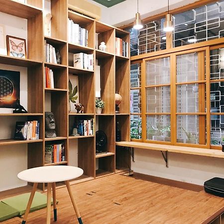 Awaken travellers Inn Tainan Buitenkant foto