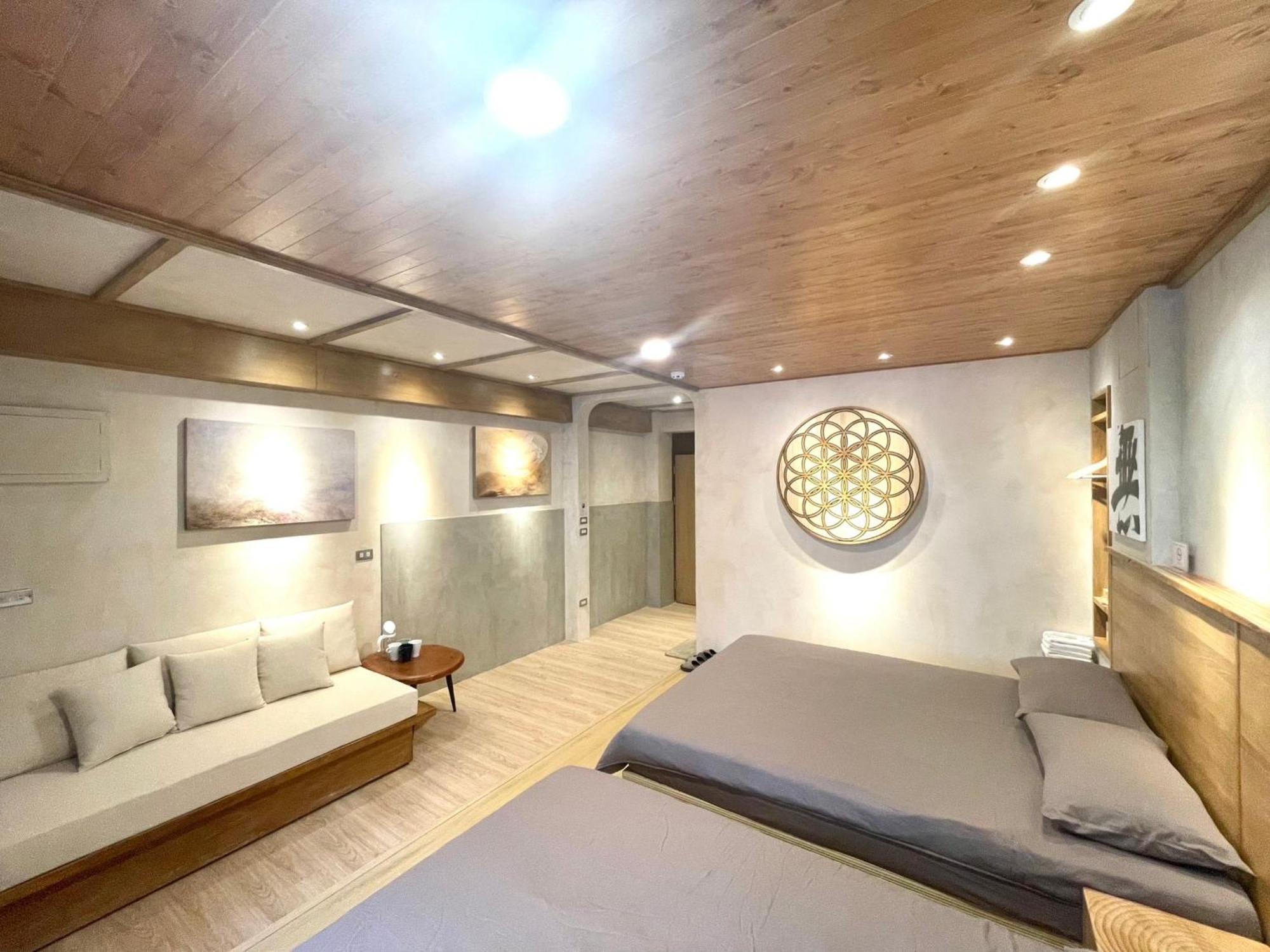 Awaken travellers Inn Tainan Buitenkant foto